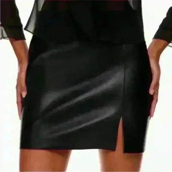 Aritzia Wilfred Dresses & Skirts - Aritzia Wilfred Faux Leather “Patio” Black Mini Skirt Size 2 New Without Tags!